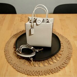Coach mini cashin tote chalk new